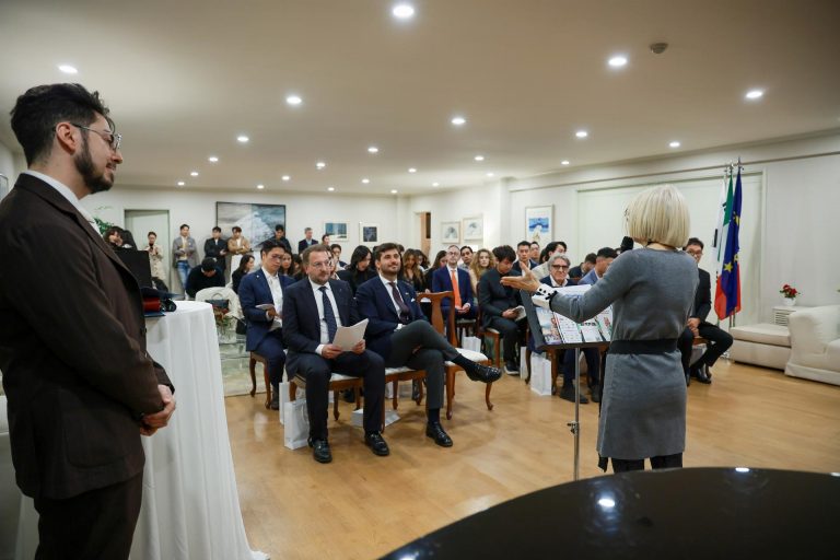 3_Evento di presentazione del Master congiunto “Implantology and Third Molar Extraction” presso la Residenza dell’Ambasciatrice Emilia Gatto